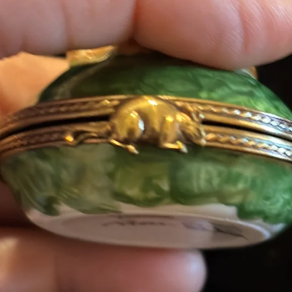 Limoges "upright sitting cat" trinket box - Picture 7 of 9